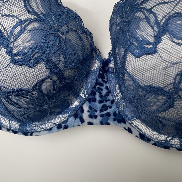 Victoria’s Secret push-up balconet blue 34D - Picture 2 of 9